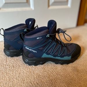 Womens Salomon waterproof hiking boots size 7